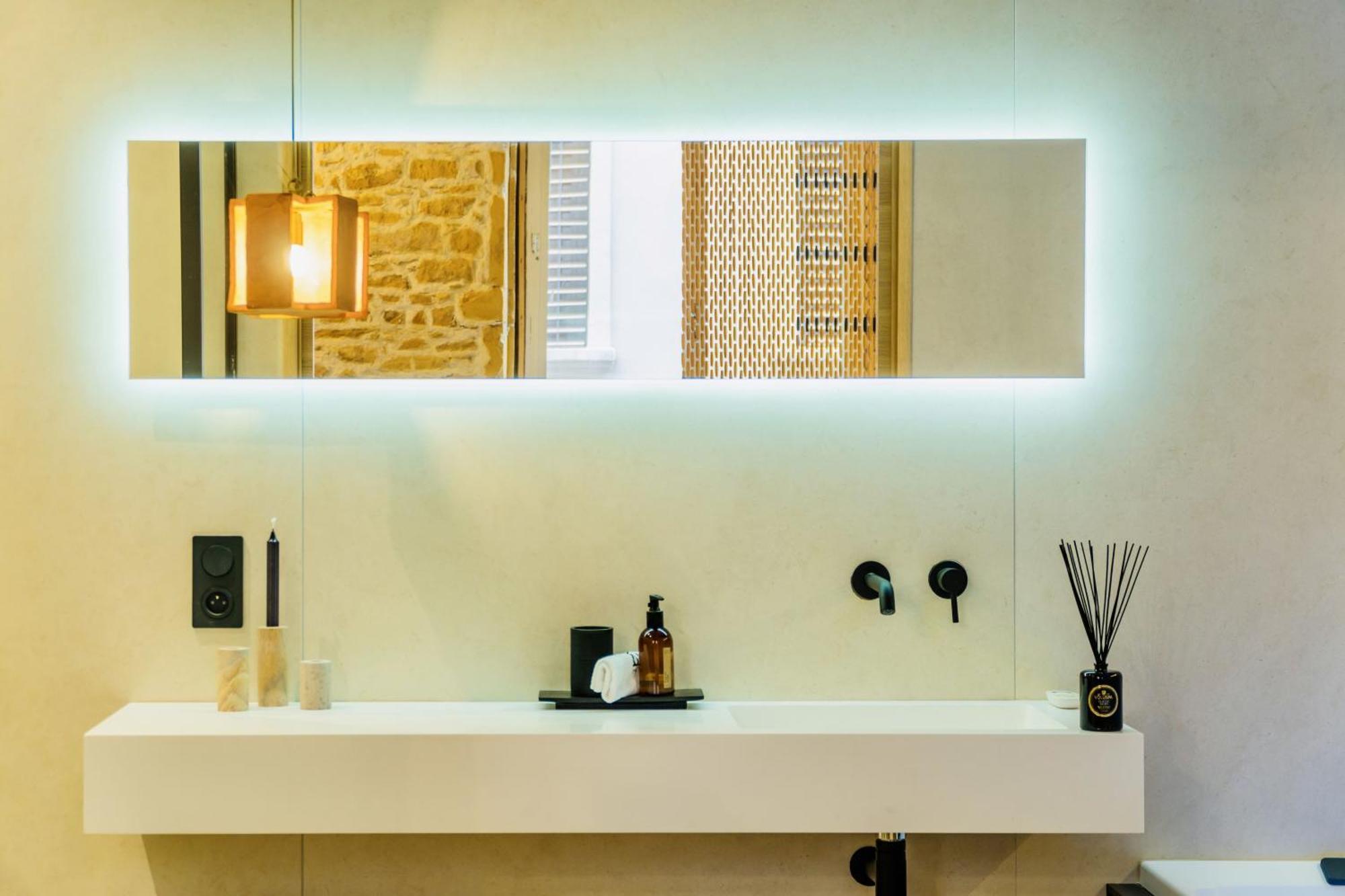 Host Inn Le Lumiere Spa & Cinema Lião Quarto foto